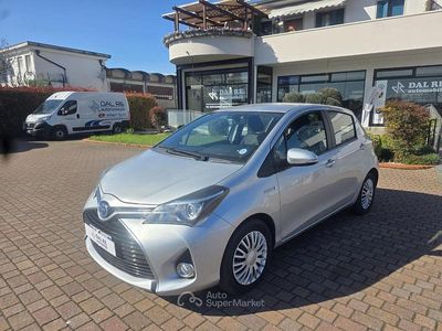 Usata Toyota Yaris Hybrid Active 75 CV (55 kW) 2014 Grigio Berlina