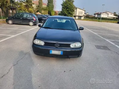 Usado VW Golf IV 130 CV (95 kW) 2002 Negro Berlina