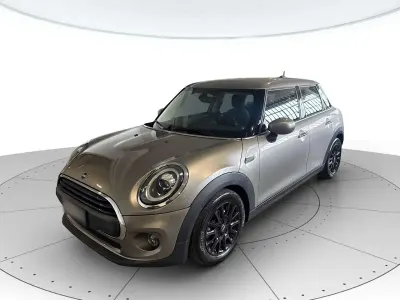 Usata Mini ONE 75 CV (55 kW) 2020 Argento brillante metallizzato Utilitaria