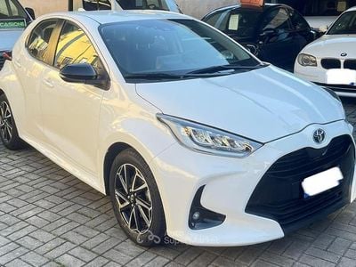 Usata Toyota Yaris Hybrid Active 92 CV (67 kW) 2020 Bianco Berlina