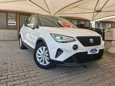 Usata Seat Arona Style 95 CV (69 kW) 2023 Pastello  bianco SUV