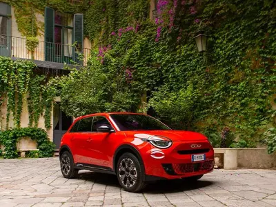 Nuova Fiat 600E Sport 61 kW (84 CV) 2026 Argento SUV