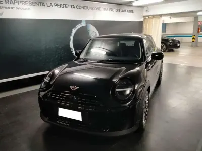 Usata Mini Cooper Favoured 156 CV (114 kW) 2024 Nero Utilitaria