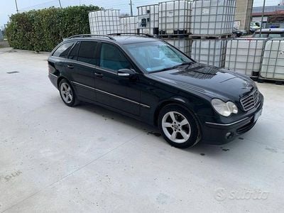 Usata Mercedes C220 Avantgarde 149 CV (109 kW) 2005 Nero Station wagon