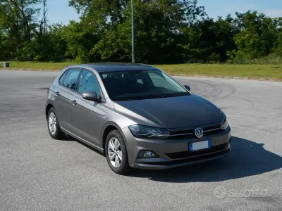 Usata VW Polo 95 CV (69 kW) 2019 Grigio Utilitaria