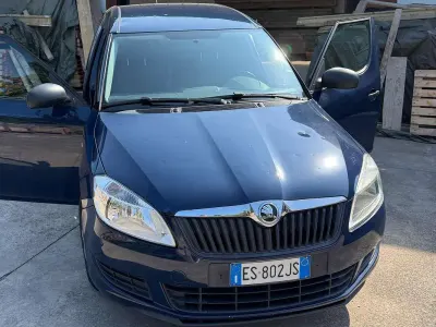 Usata Skoda Roomster 71 CV (52 kW) 2013 Blu/azzurro Monovolume