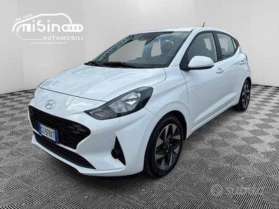 Begagnad Hyundai i10 Prime 65 HK (47 kW) 2024 Vit Halvkombi