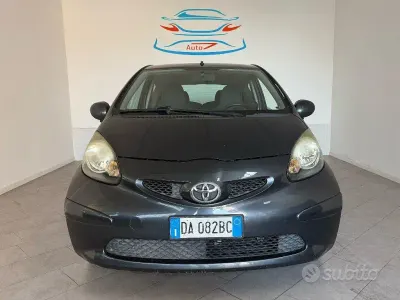 Usata Toyota Aygo Sol 68 CV (50 kW) 2006 Grigio Utilitaria