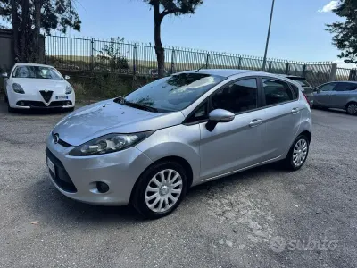 Usata Ford Fiesta 70 CV (51 kW) 2011 Grigio Berlina