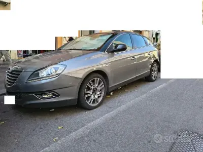 Begagnad Lancia Delta Platinum 165 HK (121 kW) 2012 Grå Halvkombi