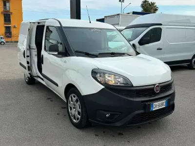 Usata Fiat Doblò 90 CV (66 kW) 2022 Bianco Monovolume