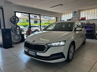 Usata Skoda Octavia G-TEC Executive 131 CV (96 kW) 2021 Bianco Station wagon