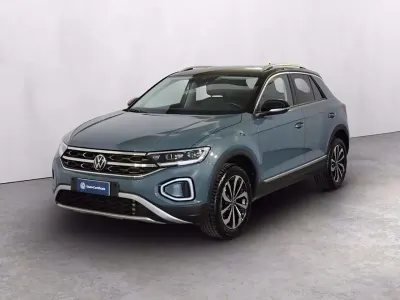Usata VW T-Roc Style 150 CV (110 kW) 2023 Petroleum blue metallizzato ne SUV