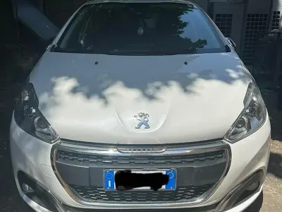 Usata Peugeot 208 83 CV (61 kW) 2019 Bianco Utilitaria