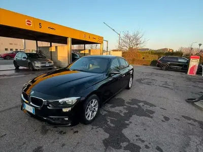 Usata BMW 318 150 CV (110 kW) 2016 Nero Berlina