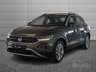 Usata VW T-Roc Life 110 CV (80 kW) 2023 Grigio SUV