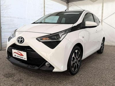 Usata Toyota Aygo X-wave 72 CV (52 kW) 2021 Bianco Utilitaria