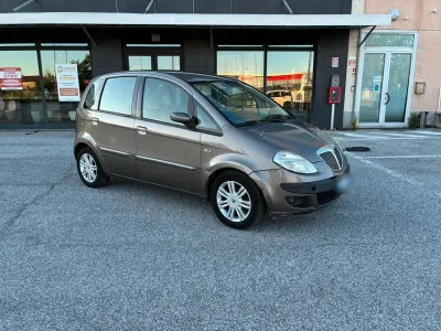 Usado Lancia Musa 69 CV (50 kW) 2009 Marrón Monovolumen