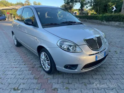 Używany Lancia Ypsilon 77 KM (56 kW) 2011 Szary Hatchback