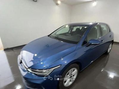 Usata VW Golf VIII Life 116 CV (85 kW) 2025 Blu Berlina