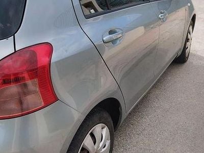 Usata Toyota Yaris Sol 90 CV (66 kW) 2007 Grigio Utilitaria