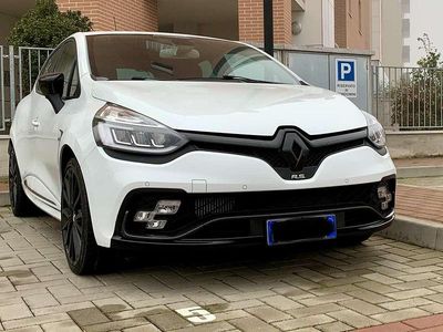 Usado Renault Clio IV R.S. 200 CV (147 kW) 2018 Blanco Berlina