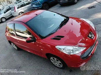 Usata Peugeot 206+ 60 CV (44 kW) 2011 Rosso Utilitaria
