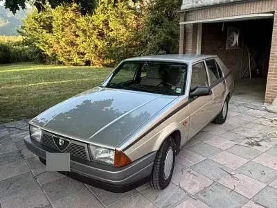 Usata Alfa Romeo 75 110 CV (80 kW) 1987 Grigio Berlina