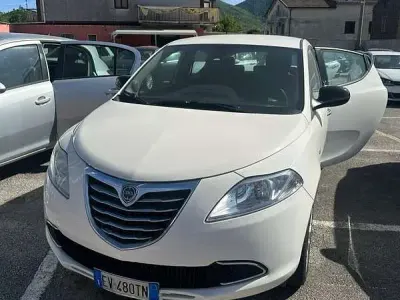 Usata Lancia Ypsilon Platinum 69 CV (50 kW) 2013 Utilitaria