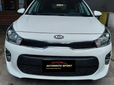 Usata Kia Rio 84 CV (61 kW) 2020 Bianco Berlina