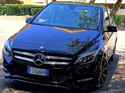 Usata Mercedes B180 109 CV (80 kW) 2015 Nero Utilitaria