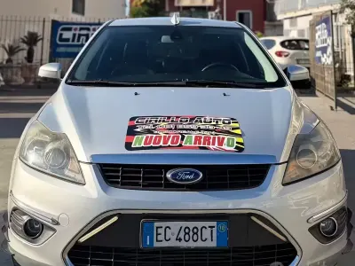 Käytetty Ford Focus Titanium 90 HP (66 kW) 2010 Harmaa Sedan