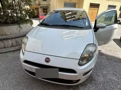 Usata Fiat Grande Punto 77 CV (56 kW) 2014 Bianco Utilitaria