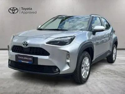 Usata Toyota Yaris Hybrid Active 116 CV (85 kW) 2023 Grigio Pick-up