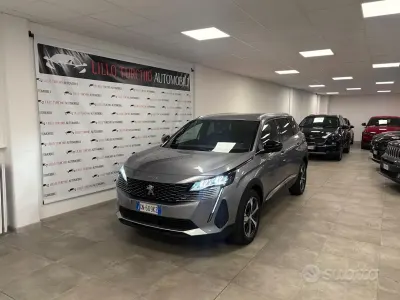 Usado Peugeot 5008 Allure 131 HP (96 kW) 2023 Cinzento SUV