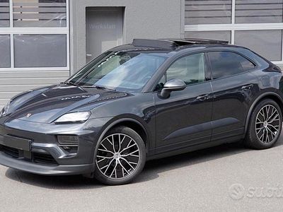 Usata Porsche Macan Electric 264 kW (360 CV) 2025 Grigio scuro SUV