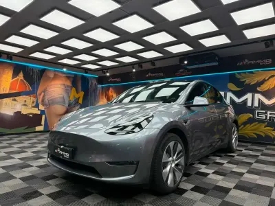 Usata Tesla Model Y 338 kW (460 CV) 2023 Grigio SUV