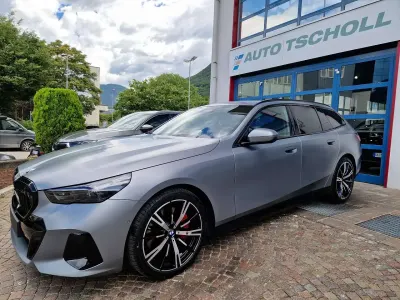 Usata BMW 540 M Sport 303 CV (222 kW) 2025 Frozen pure grey metallic Station wagon