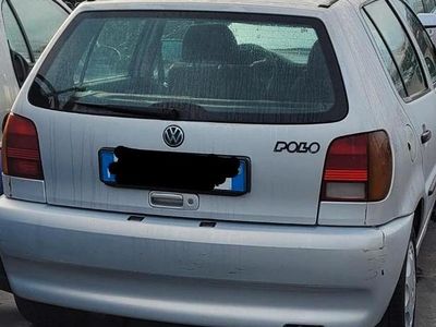 Usata VW Polo 50 CV (36 kW) 1996 Grigio Berlina