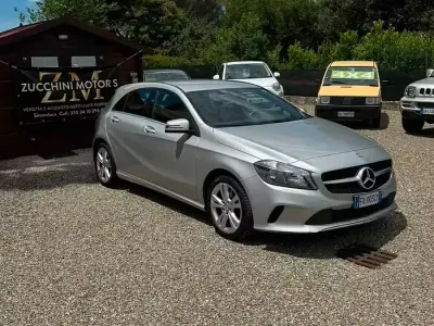 Usata Mercedes A180 Premium 109 CV (80 kW) 2017 Grigio Berlina