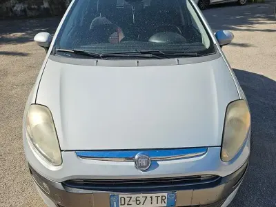 Usata Fiat Grande Punto 69 CV (50 kW) 2010 Beige Utilitaria