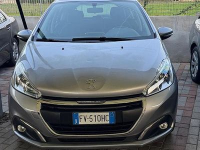 Usata Peugeot 208 Active 99 CV (72 kW) 2019 Grigio Utilitaria