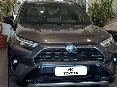 Usata Toyota RAV4 Hybrid Style 178 CV (130 kW) 2024 Dark grey met SUV