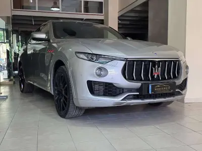Usata Maserati Levante 275 CV (202 kW) 2017 Grigio metallo SUV