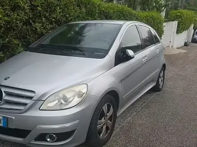 Begagnad Mercedes B200