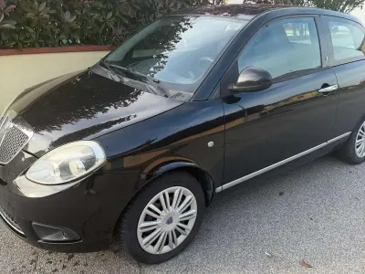 Usata Lancia Ypsilon 75 CV (55 kW) 2011 Nero Utilitaria