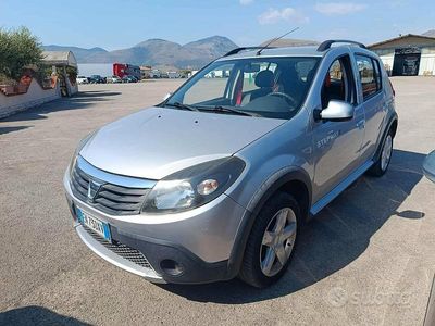 Usata Dacia Sandero 75 CV (55 kW) 2012 Grigio Berlina