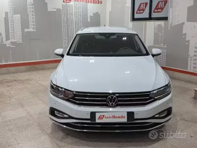 Usata VW Passat Executive 150 CV (110 kW) 2022 Bianco Station wagon