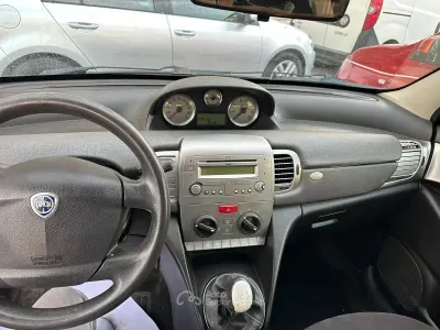 Begagnad Lancia Ypsilon 75 HK (55 kW) 2008 Svart Halvkombi