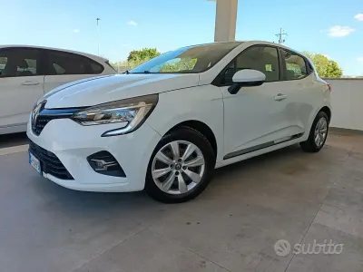 Używany Renault Clio V Intens 86 KM (63 kW) 2020 Biały Sedan/Limuzyna